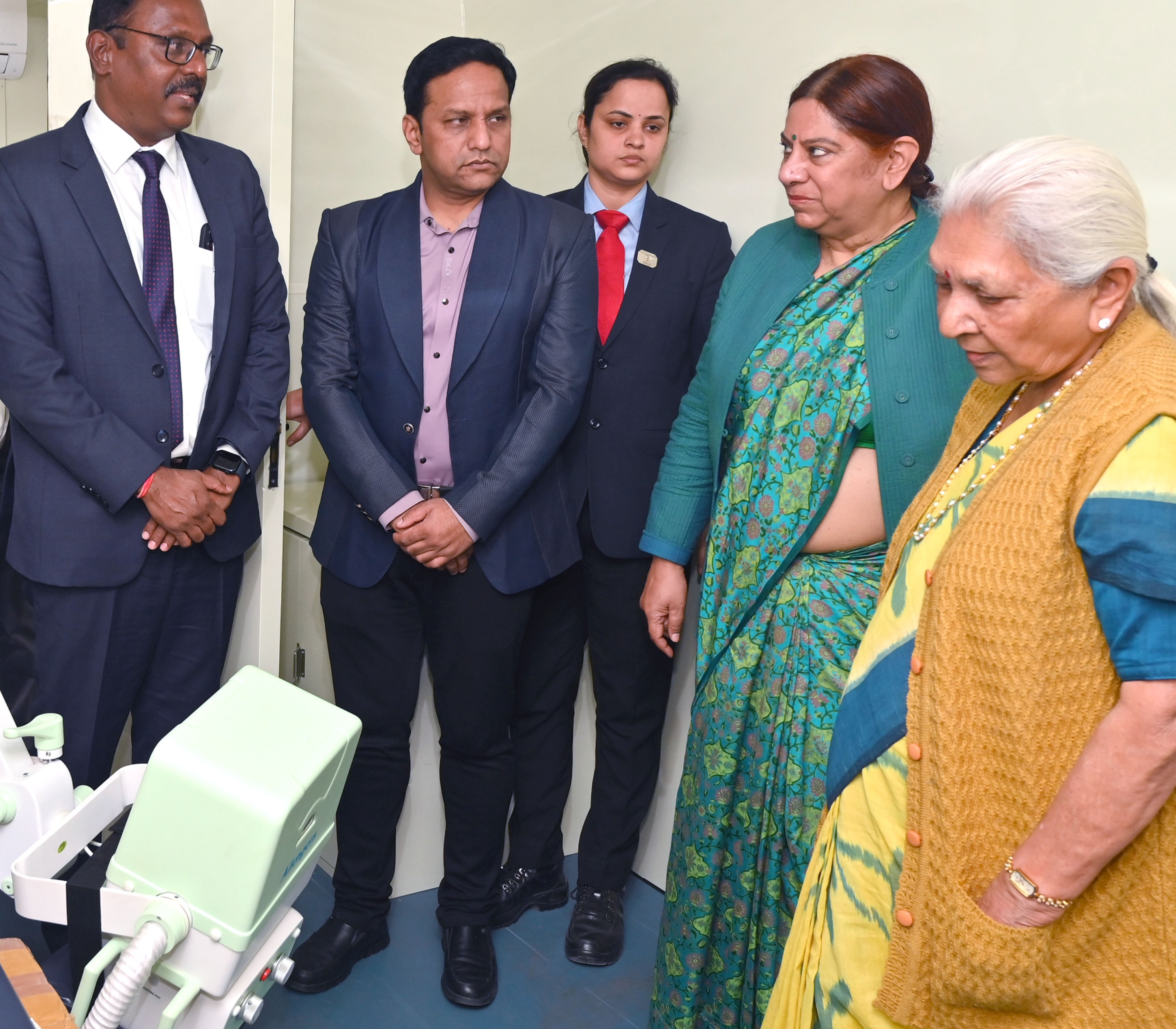 The Governor flagged off the 'Mobile Cancer Detection Unit' of King George's Medical University from Raj Bhavan.
